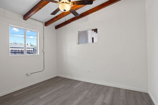Building Photo - 1415 E Adelaide Dr