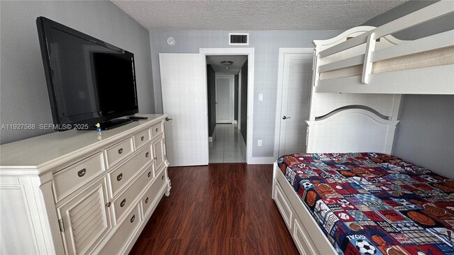 Building Photo - 18071 Biscayne Blvd