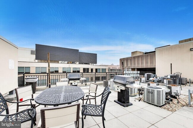 Building Photo - 915 E Street NW Unit 414