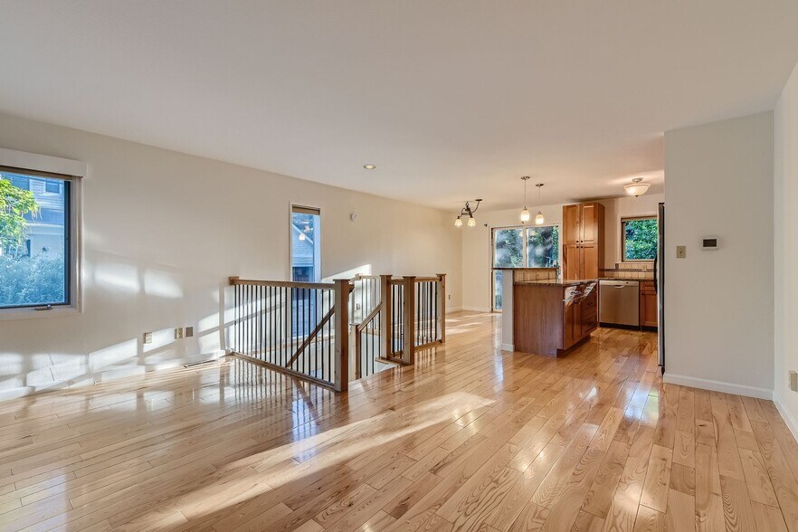 Building Photo - 2020 5th St