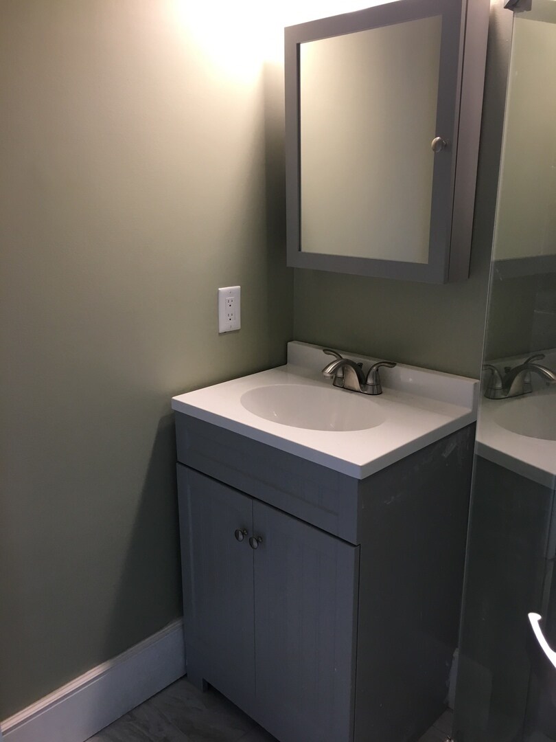 Building Photo - 621 E Chestnut St