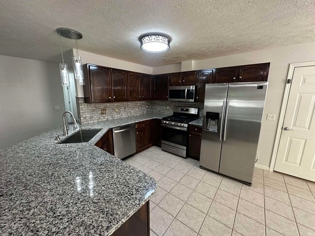 Building Photo - 10686 Fall Creek Dr