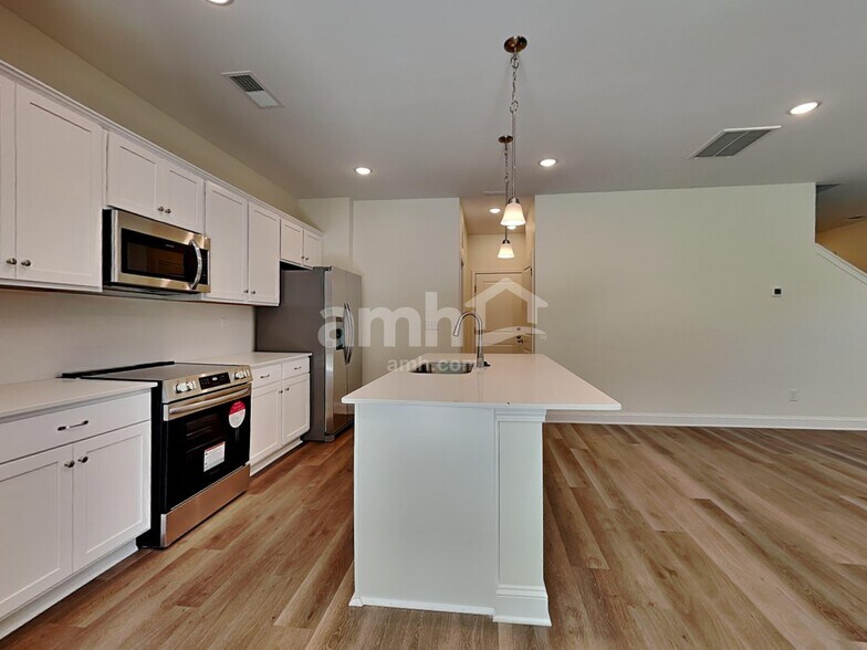 Building Photo - 6075 Rosemore Ln