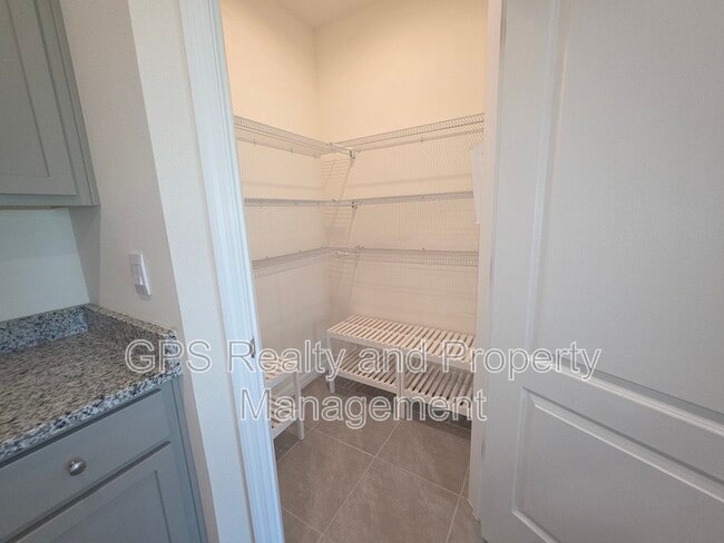 Building Photo - 33409 Country House Dr