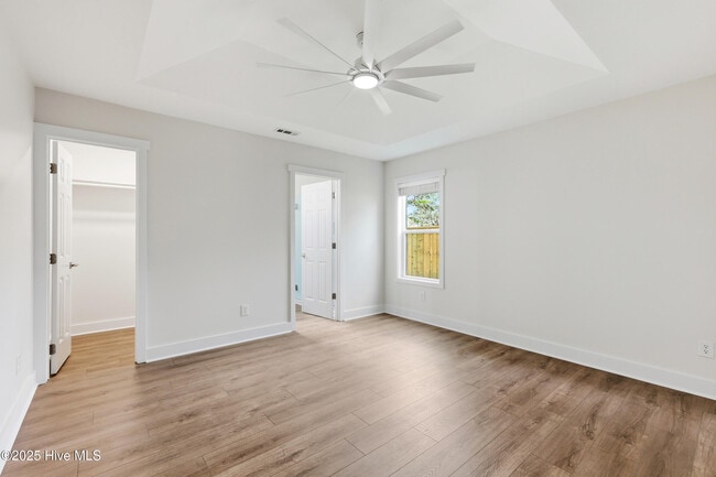 Building Photo - 303 Hixon Pl