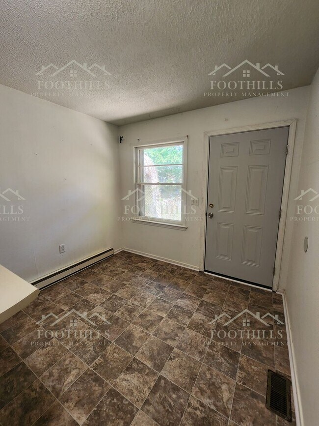 Building Photo - 418 W Fredericks St