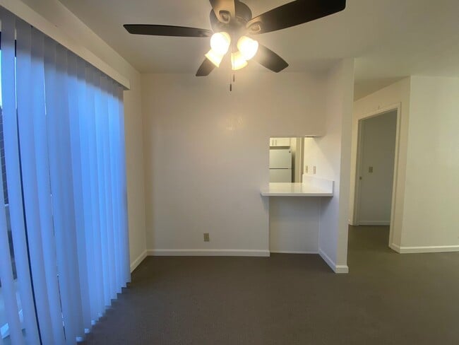 Building Photo - Garden Level Apartment - Completely Renovated!