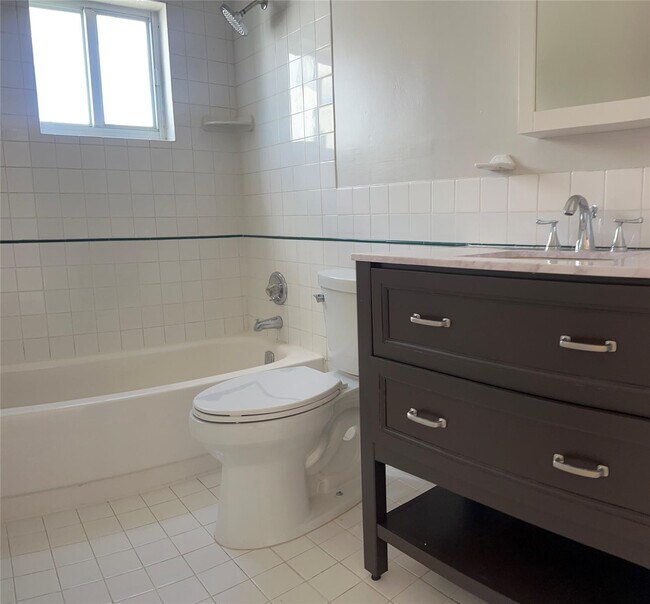 Building Photo - 6600 SW 113th Ave