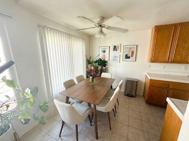 Building Photo - AVAILABLE JUNE!~ BEAUTIFUL & SPACIOUS 3BD/2BA TOWNHOUSE IN CROWN POINT - $4,895/MO!