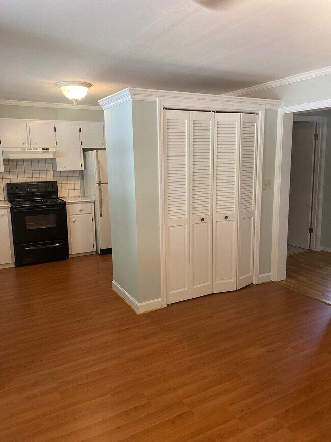 Building Photo - 310 West Chestnut Street, Unit 2