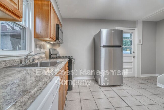 Building Photo - 9616 Mason Ave