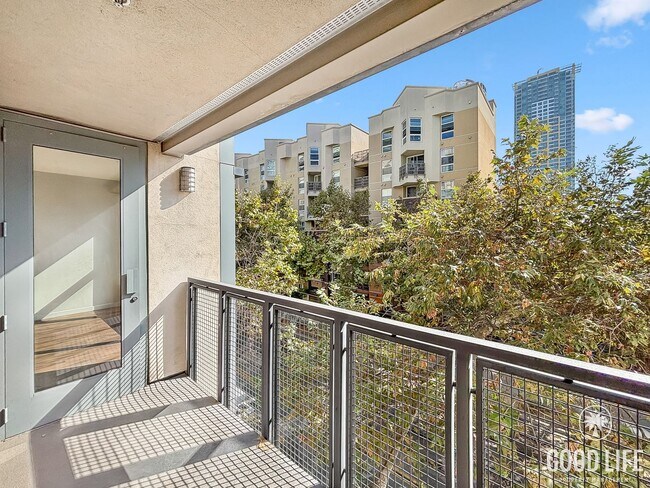 Building Photo - Beautiful 1BD/1BA Condo in Downtown W/ Off...