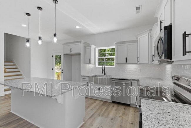 Building Photo - 408 Legends Court