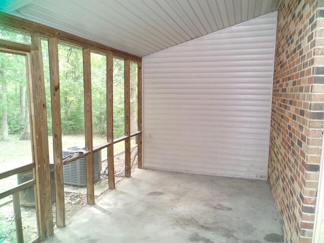 Building Photo - 244 Meadowview Dr