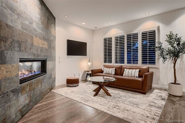 Building Photo - Extravagant home with lots to offer!