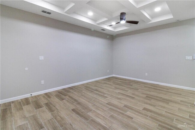 Building Photo - 810 Athol St