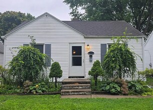 Building Photo - "Coming Soon" 3 Bedroom Possible 4 Bedroom...