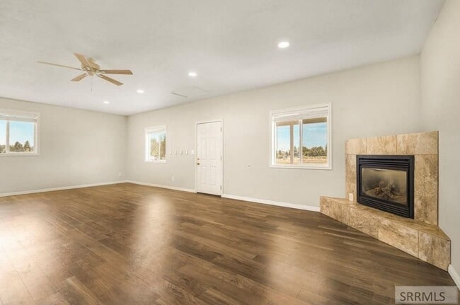 Building Photo - Stunning St. Anthoney Home: Recently Remod...