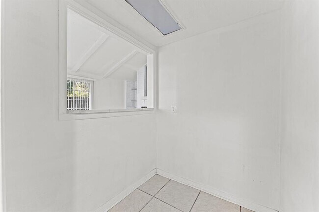 Building Photo - 13930 New Village Ln
