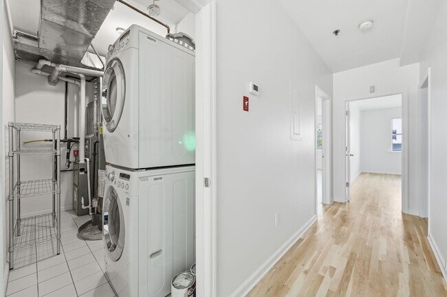 Building Photo - 86 Clinton St