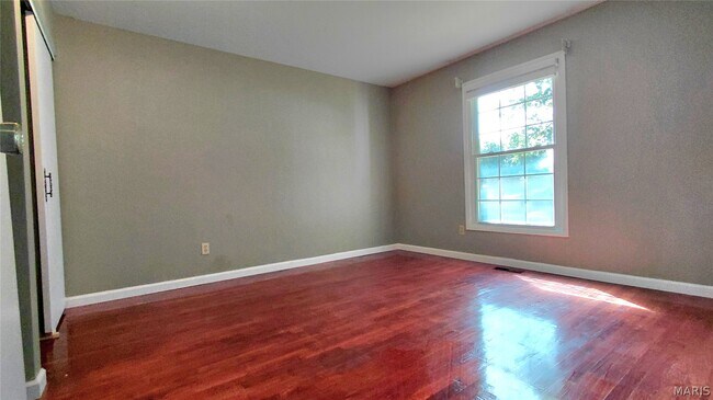 Building Photo - 874 Hollyridge Dr