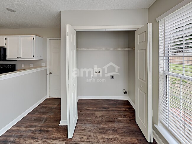 Building Photo - 1020 Ridgefield Circle