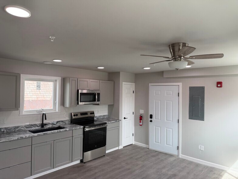 Building Photo - 23 Isham St