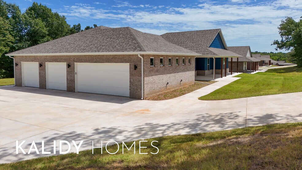 Building Photo - 1724 Salma Rd