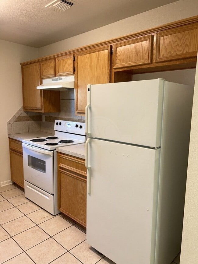 Building Photo - 1303 Cinch Dr