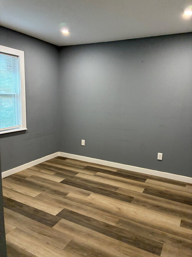 Building Photo - 1641 Woodburn St