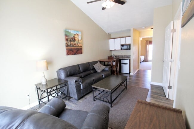 Building Photo - 1416 Bradley Dr