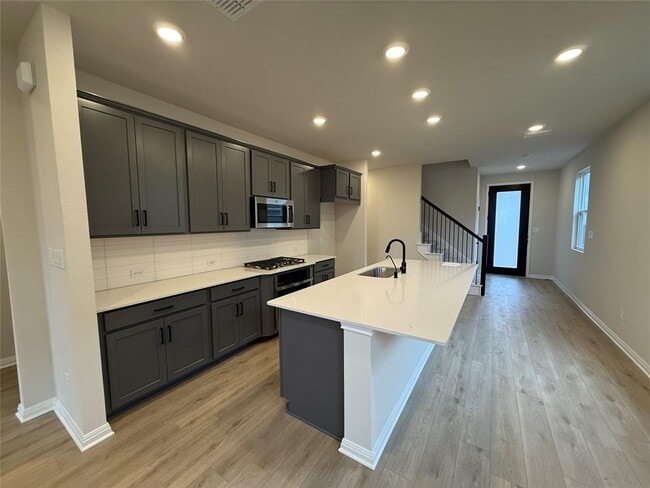 Building Photo - 179 Kings Cyn Dr