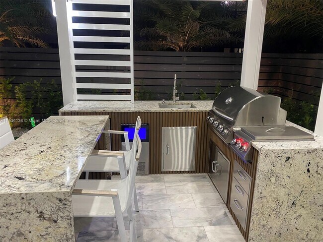 Building Photo - 8865 NW 160th Ter