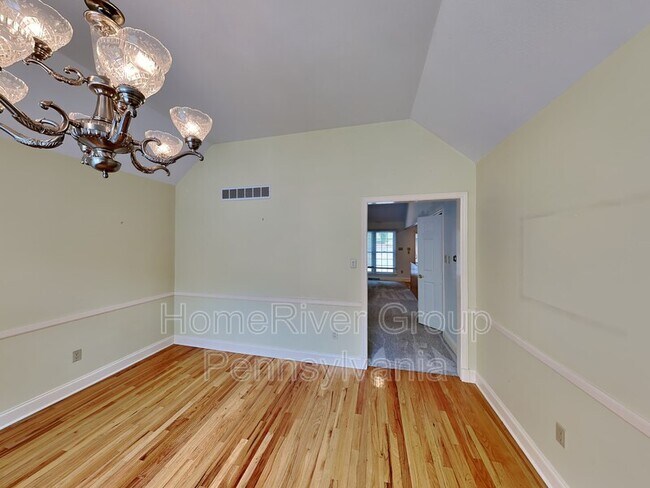 Building Photo - 31 Brucewood Dr