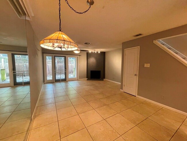 Building Photo - 3801 Menchaca Rd