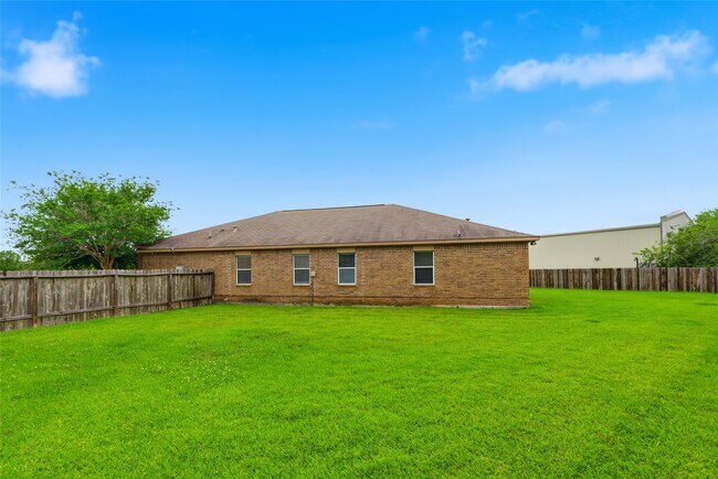 Building Photo - 8234 Hall View Dr