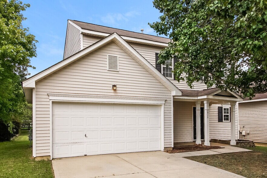 Building Photo - 10126 Green Hedge Ave