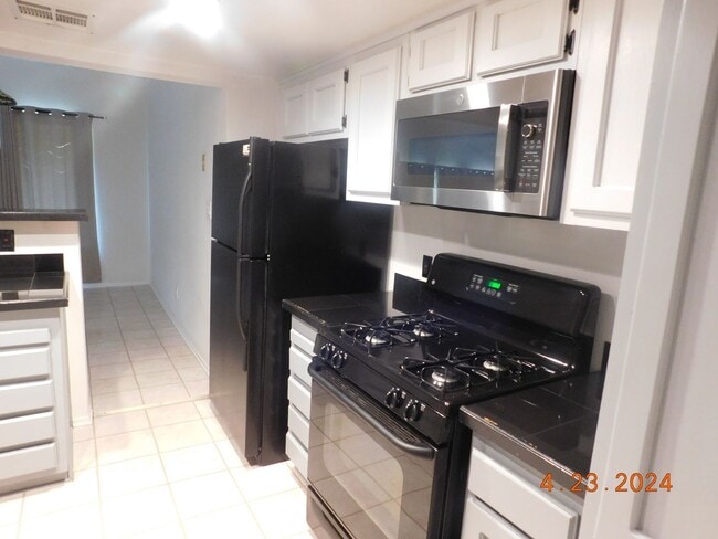 Building Photo - 400 Tepatitlan Ct