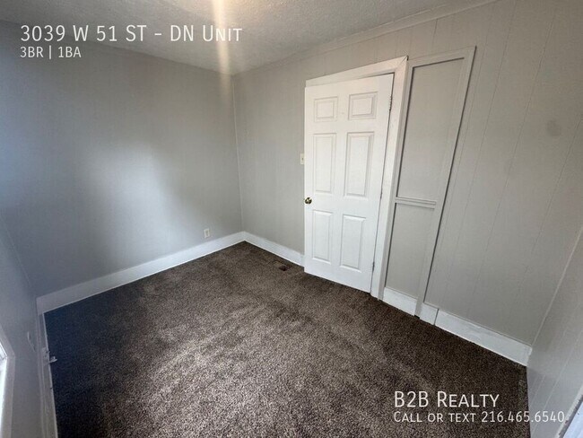 Building Photo - 3039 W 51st St