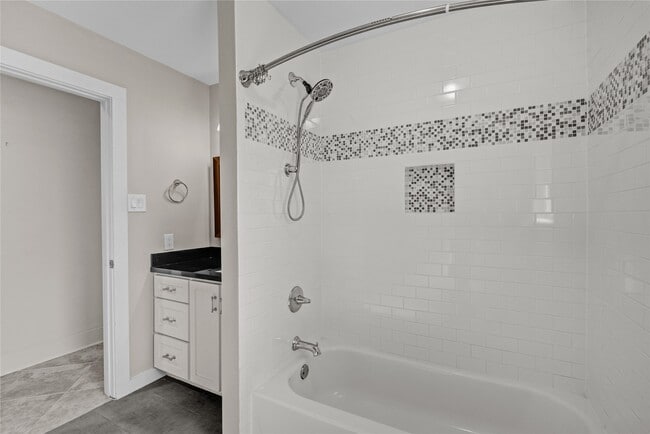 Building Photo - 10303 Greenwillow Dr