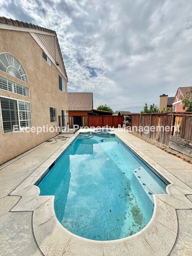 Building Photo - 16202 Trailwinds Dr