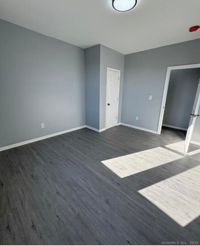 Building Photo - 413 E Main St