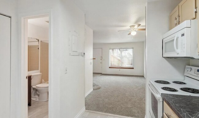 Building Photo - Charming 1 Bedroom, 1 Bathroom Available I...