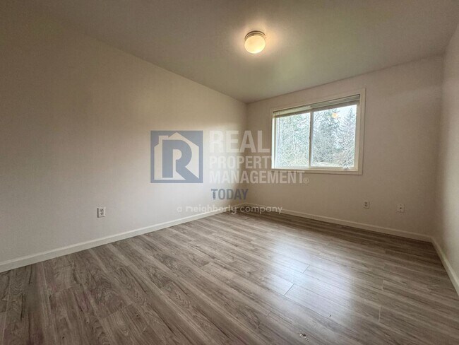 Building Photo - Spacious 3-Bedroom Townhome with Garage in Spanaway! MOVE IN SPECIAL! $250.00 OFF 2 MONTH's RENT!