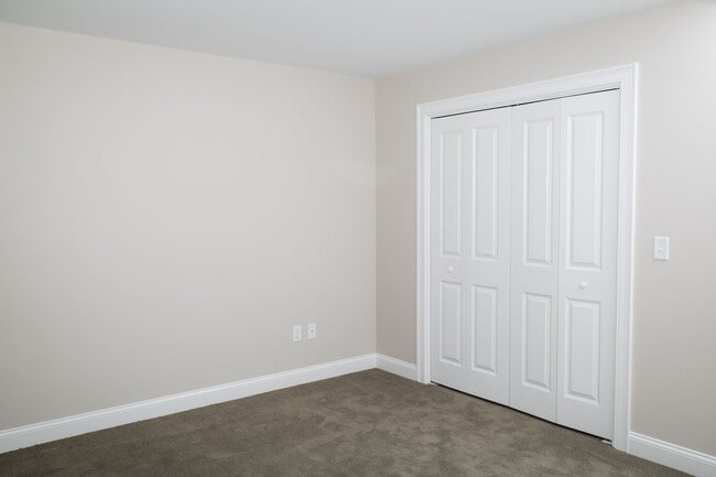 Building Photo - Fox Ridge Crossing 3