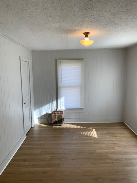 Building Photo - 218 Elm St