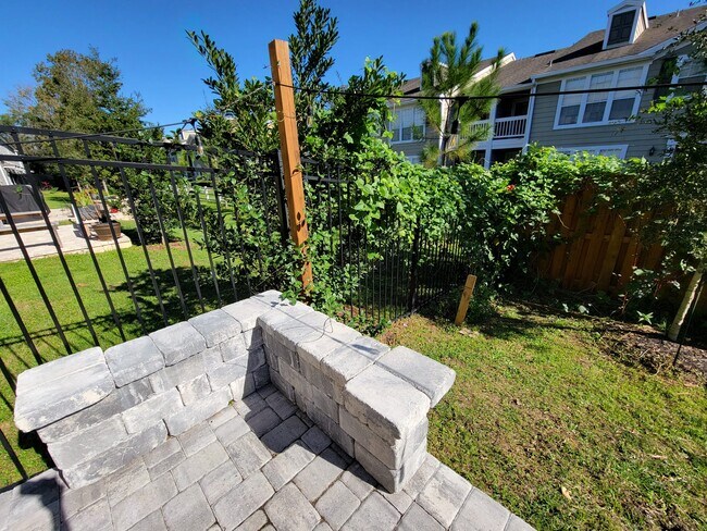 Building Photo - 7635 Legacy Trl