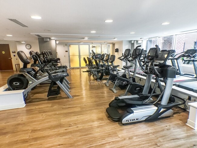 Building Photo - 1700 Bassett St