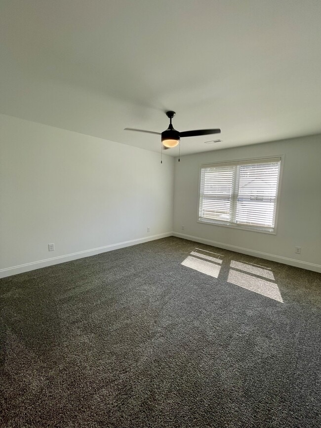 Building Photo - 136 Independence Ln