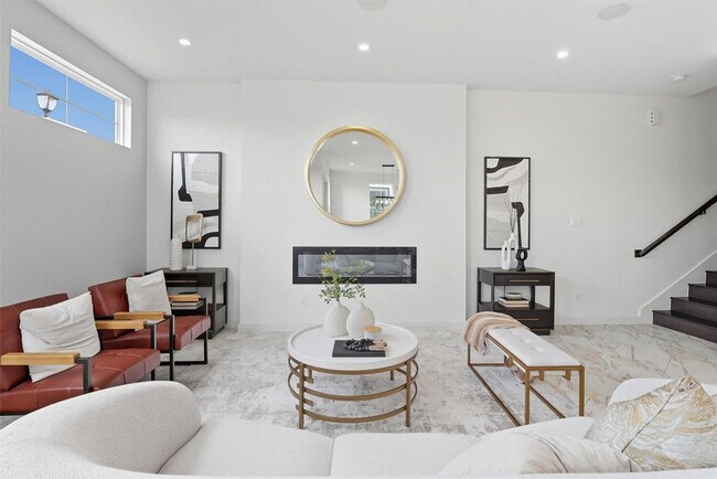 Building Photo - 2909 El Fenice Ln